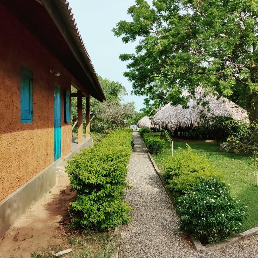 Yala Lake View Cabanas Tissamaharama Exterior photo